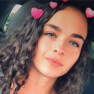 Meet your Posher, Caitlin